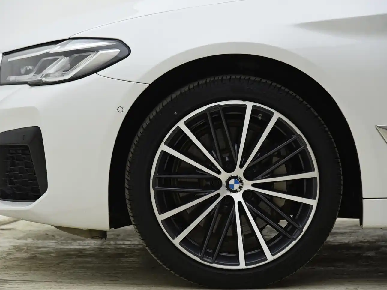 BMW 5 Series 2022 Facelift 530Li Leading M Sport Package фото 6