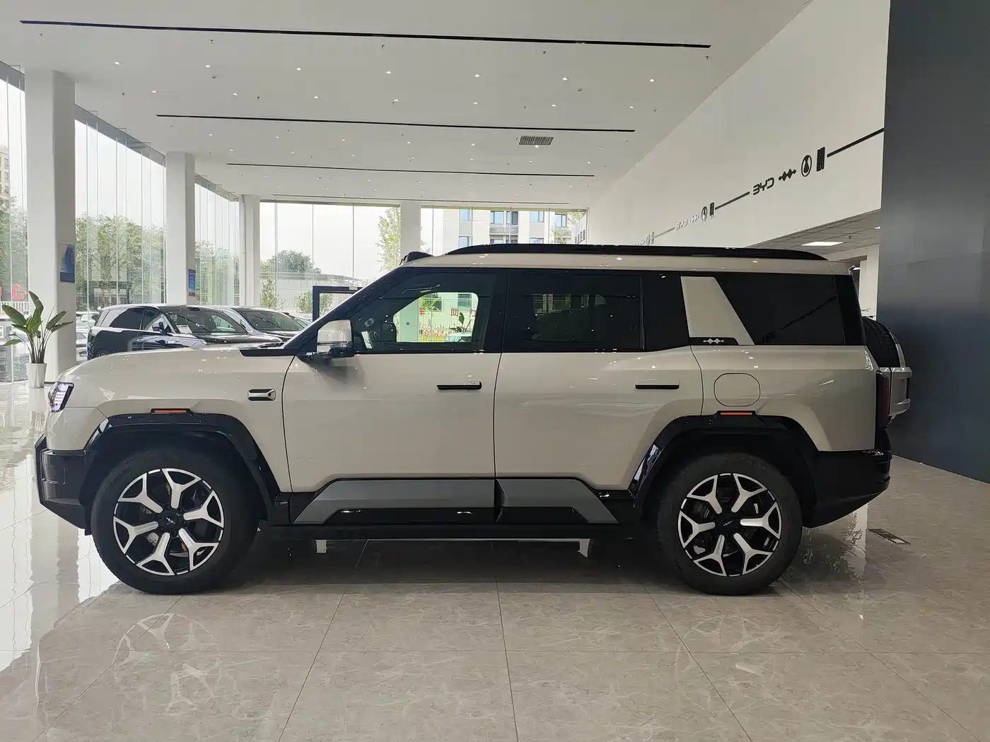 Fang Cheng Bao Leopard 8 2025 2025 Zhiyong Flagship 7-Seater