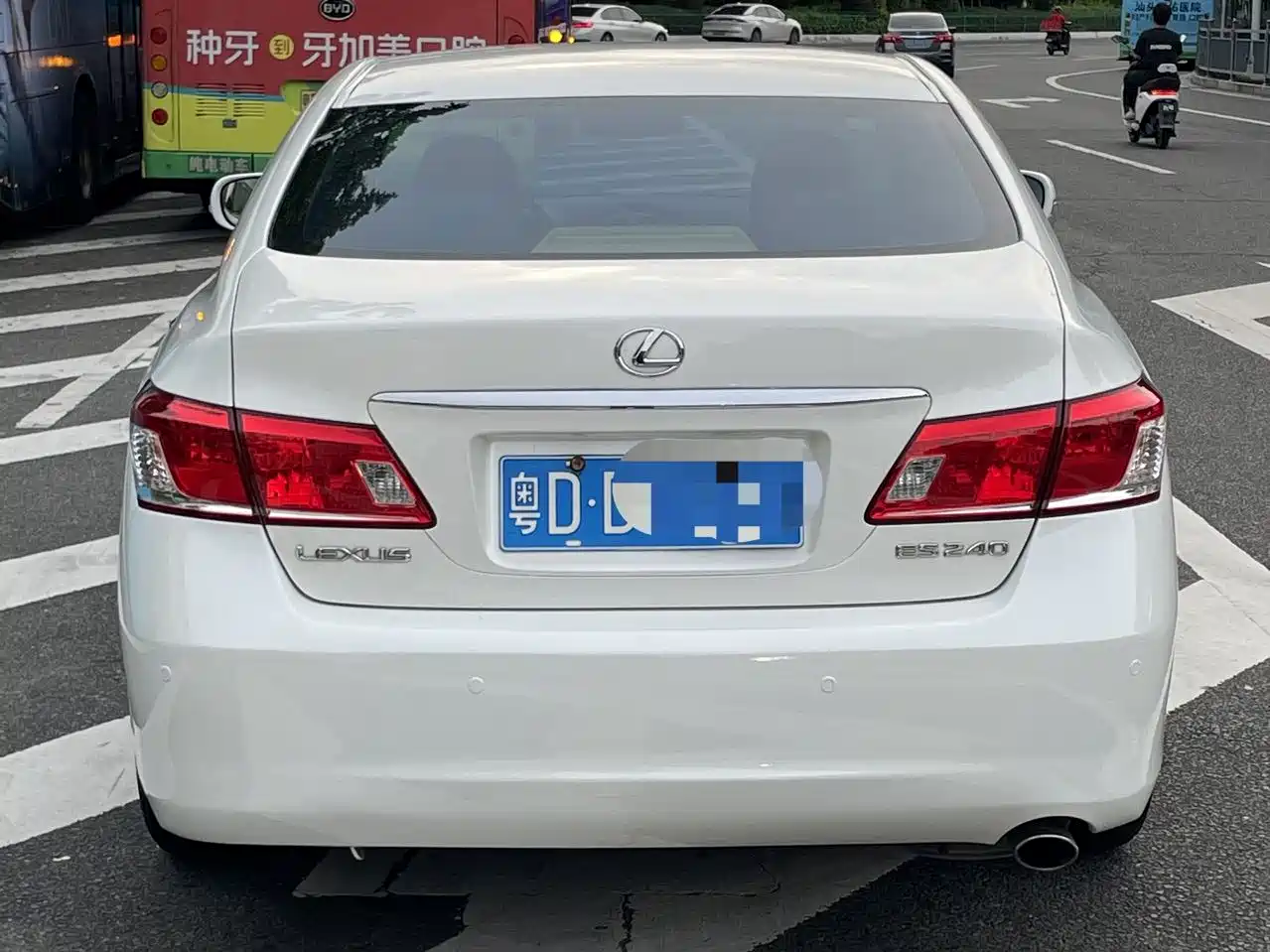 Фото 9 - Lexus ES