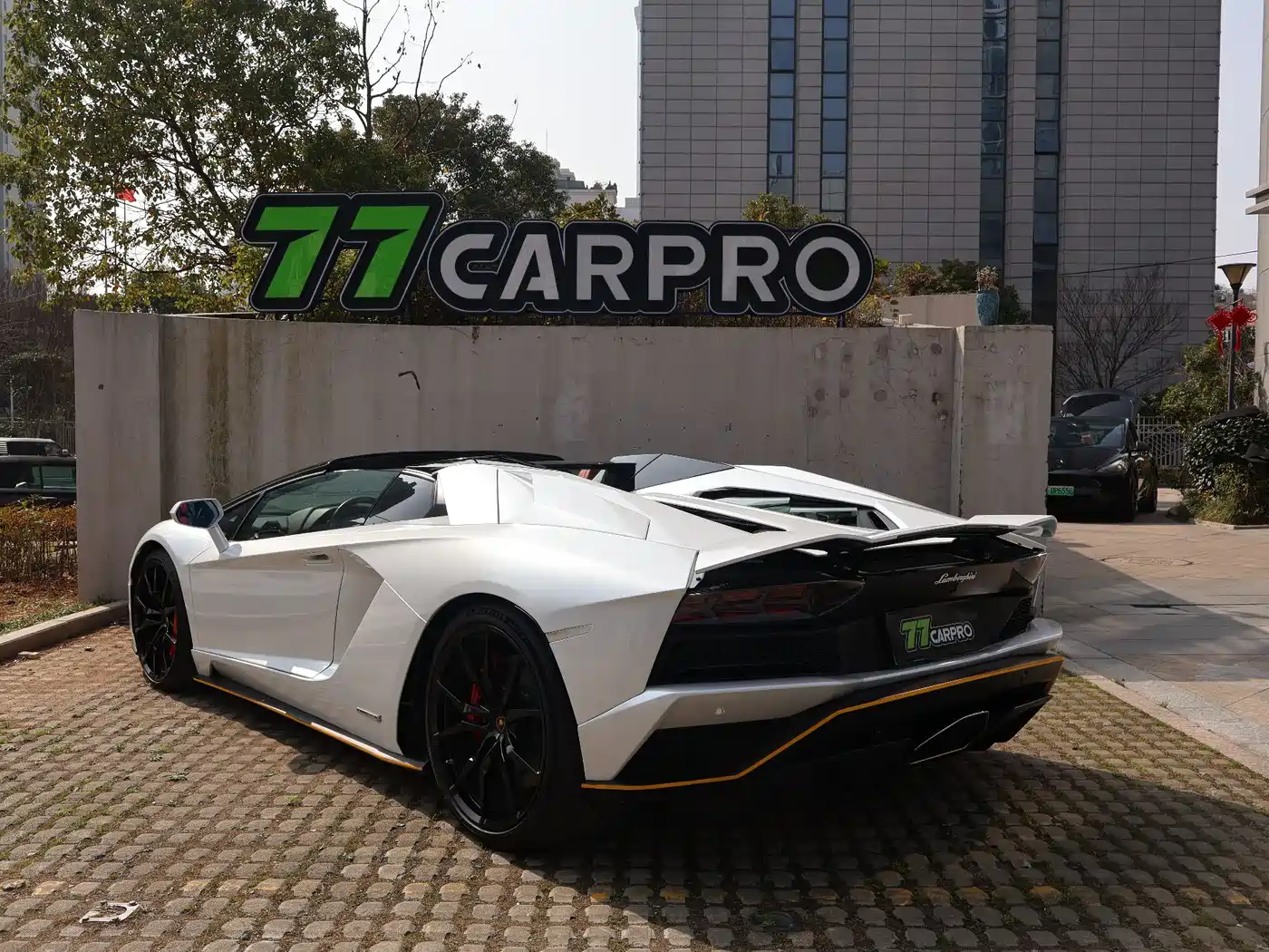 LAMBORGHINI AVENTADOR