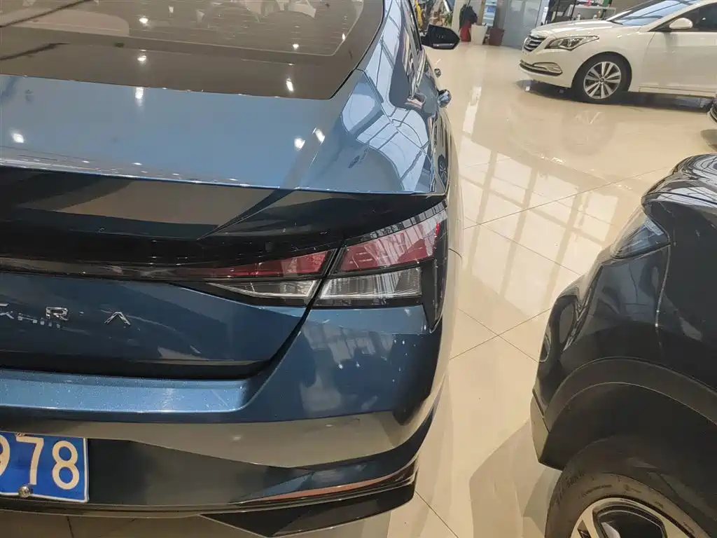 Hyundai Elantra 2021 1.5L CVT GLX Elite Edition фото 8