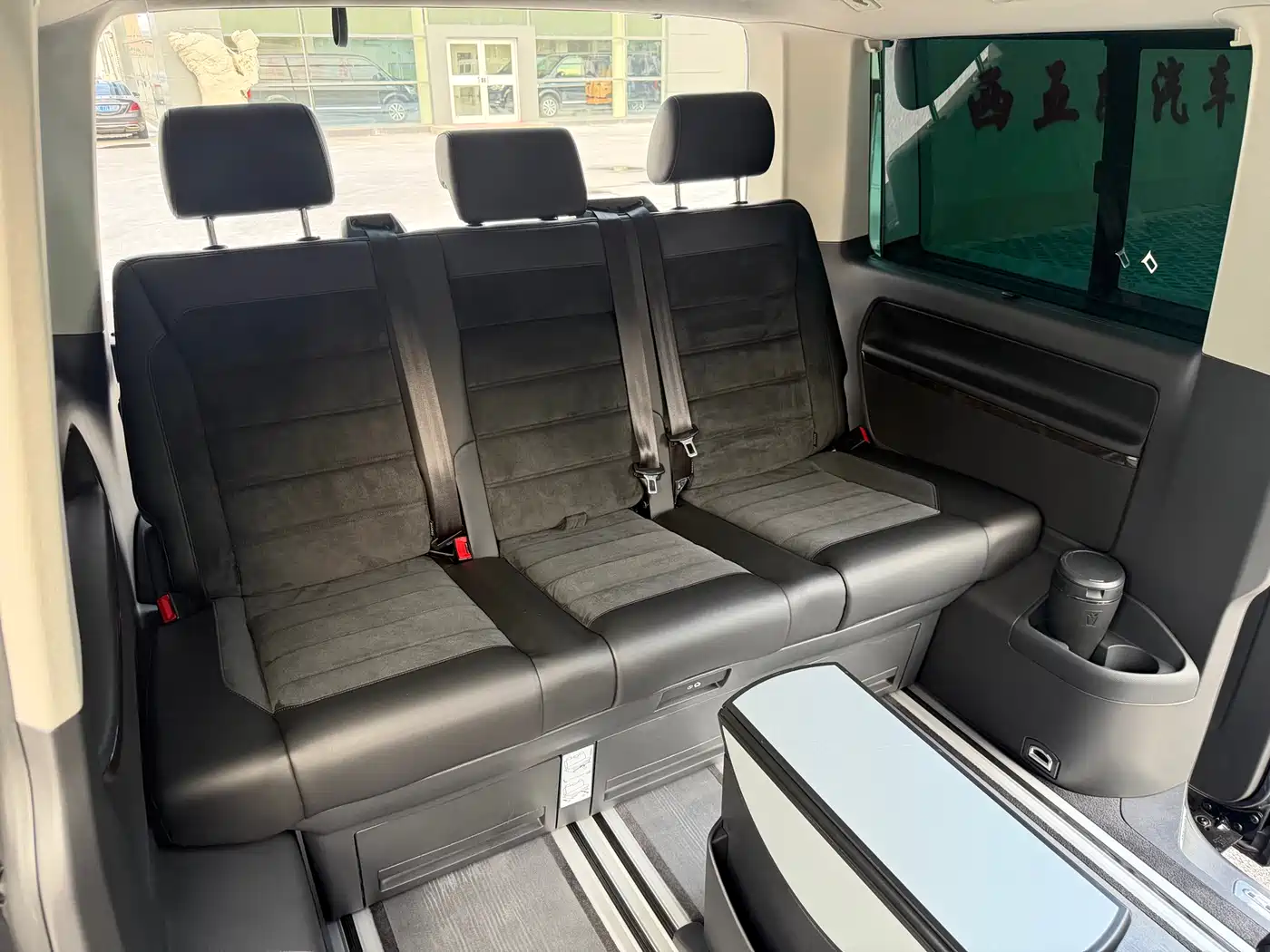 Volkswagen Multivan 2018 2.0TSI 4WD Explorer Edition 7-Seater фото 22