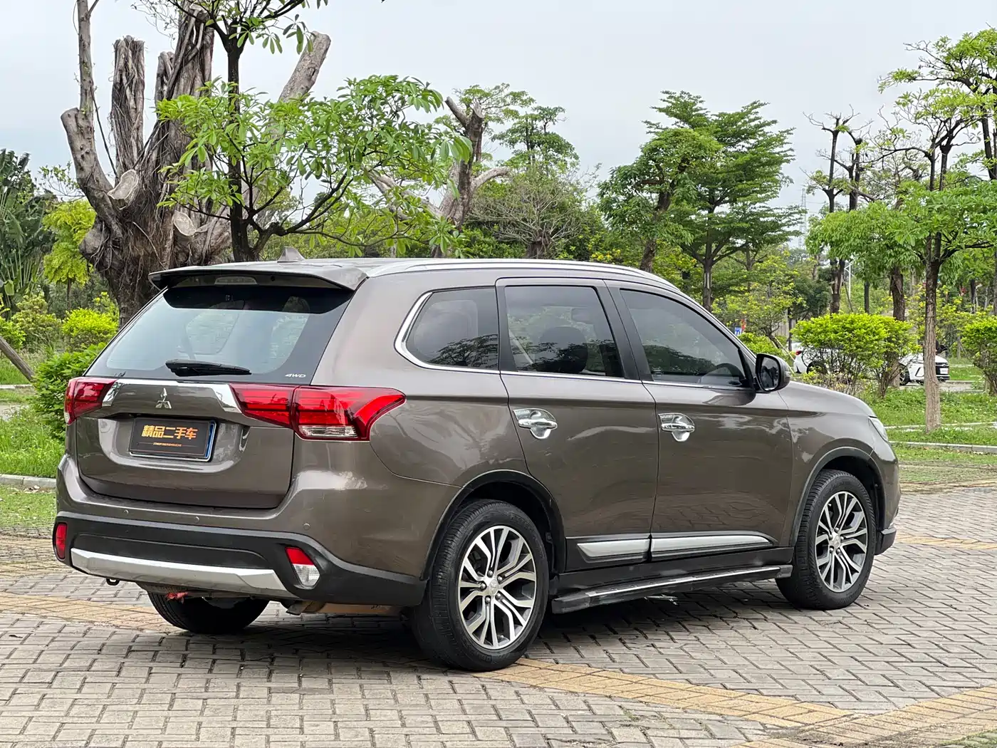 Mitsubishi Outlander 2016 2.4L 4WD Luxury Edition 7-seater фото 5