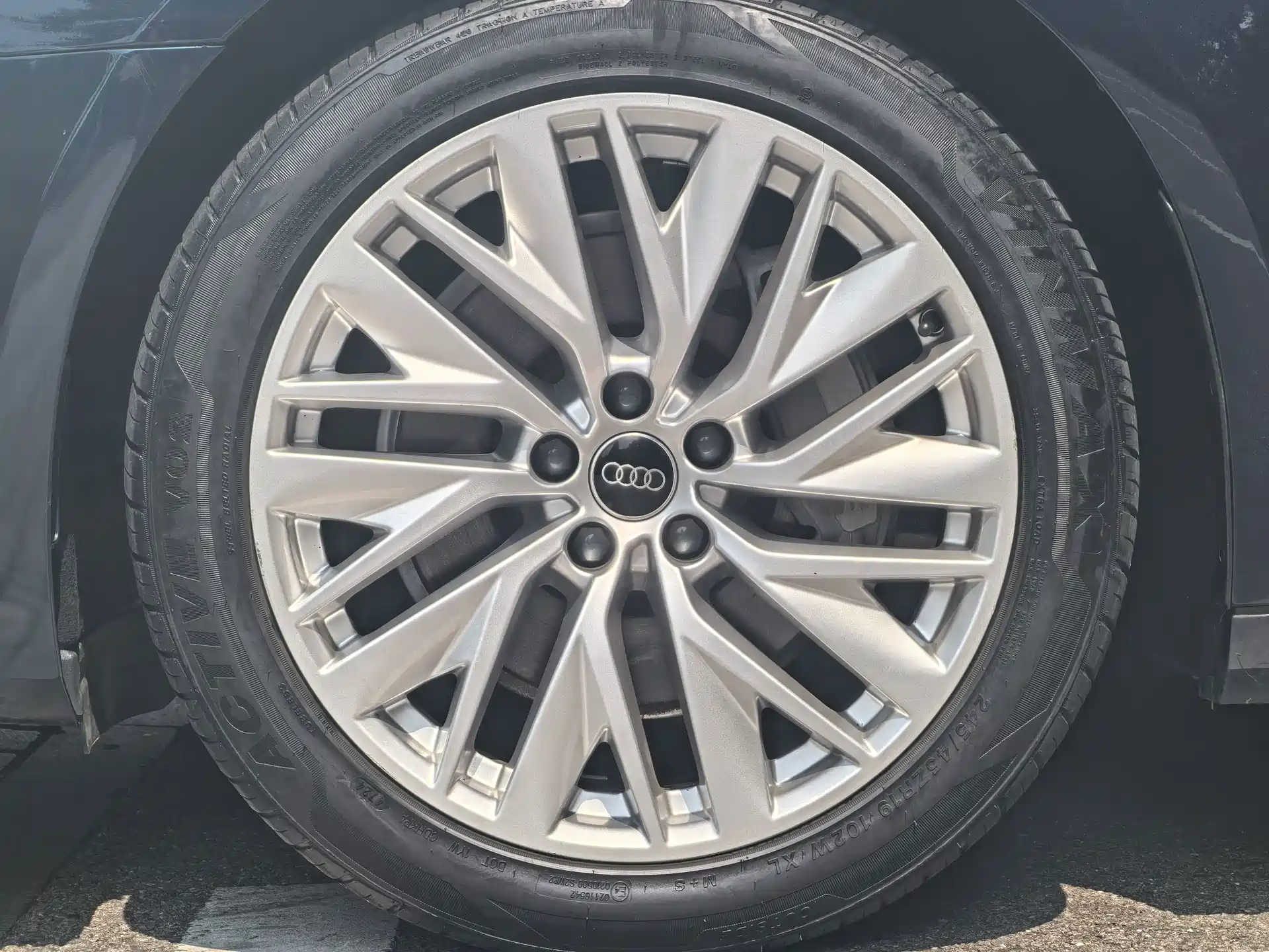 Фото 15 - Audi A7L
