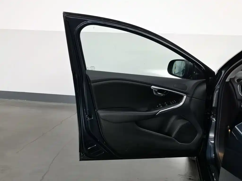 Photo 8 - Volvo V40