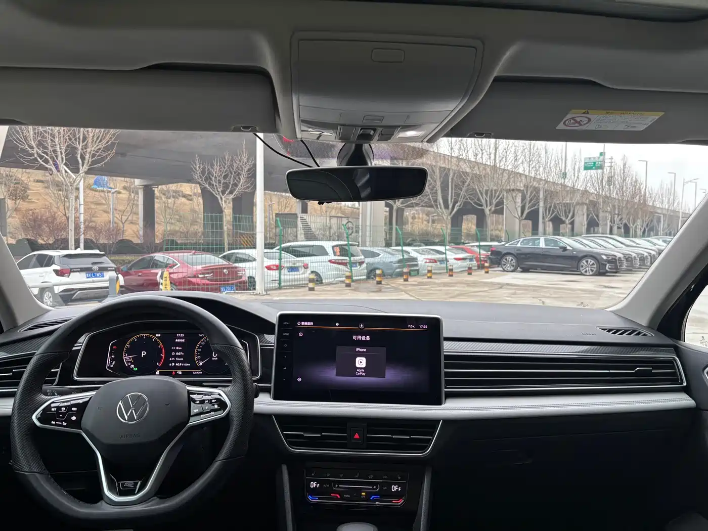 Volkswagen Tiguan L 2023 330TSI Auto 2WD R-Line Premium Edition фото 10