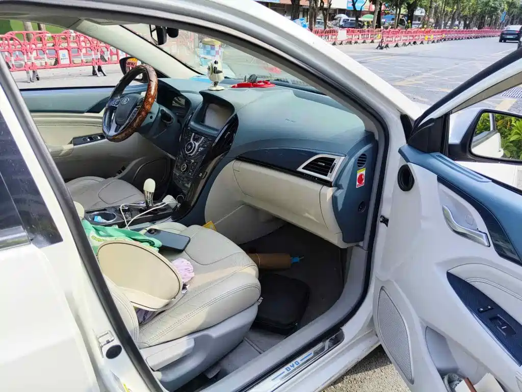 BYD Qin New Energy 2014 2014 1.5T Flagship