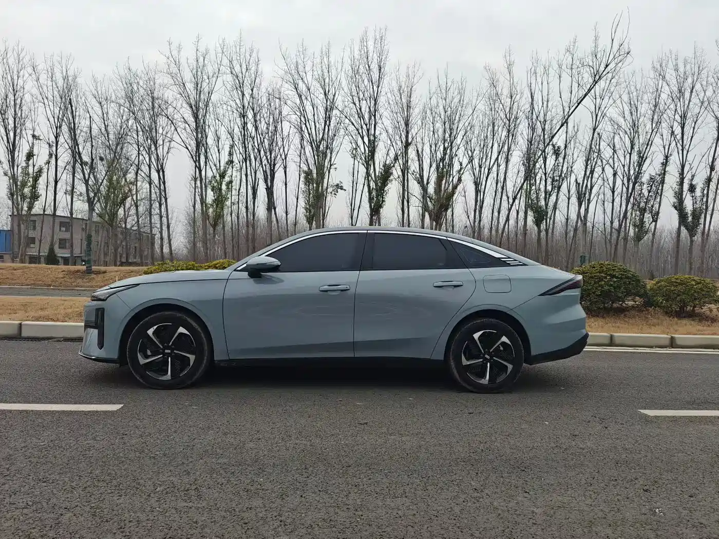 Geely Galaxy Galaxy L6 2025 EM-i 140km Voyage Edition фото 8