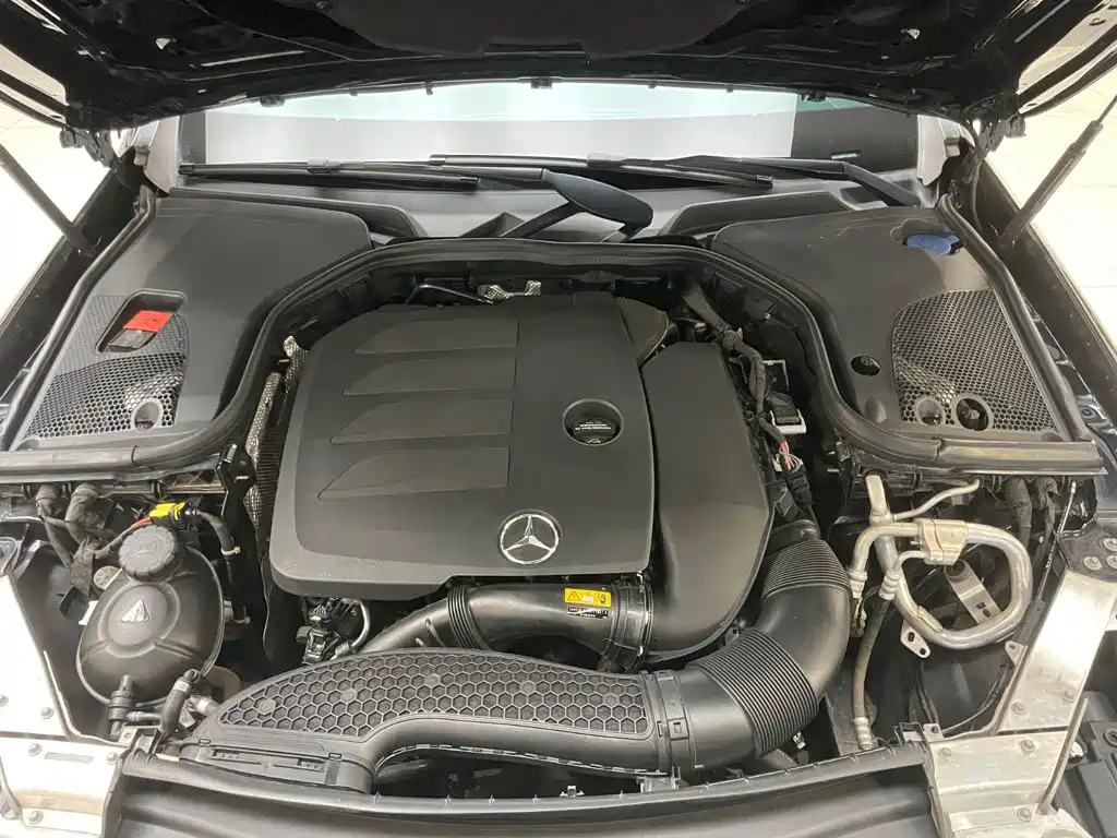 Фото 21 - Mercedes-Benz E-Class