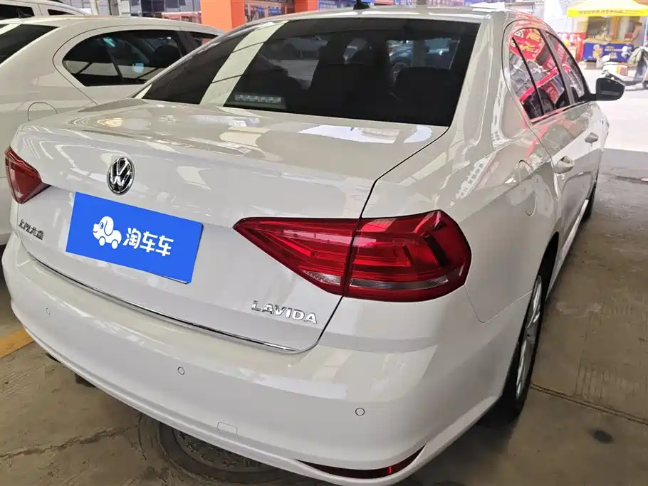 Volkswagen Lavida 2017 1.6L Automatic Comfort Edition фото 3