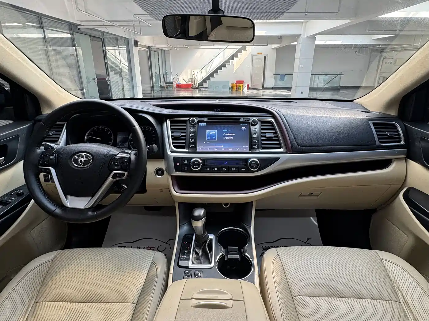 Photo 9 - Toyota Highlander