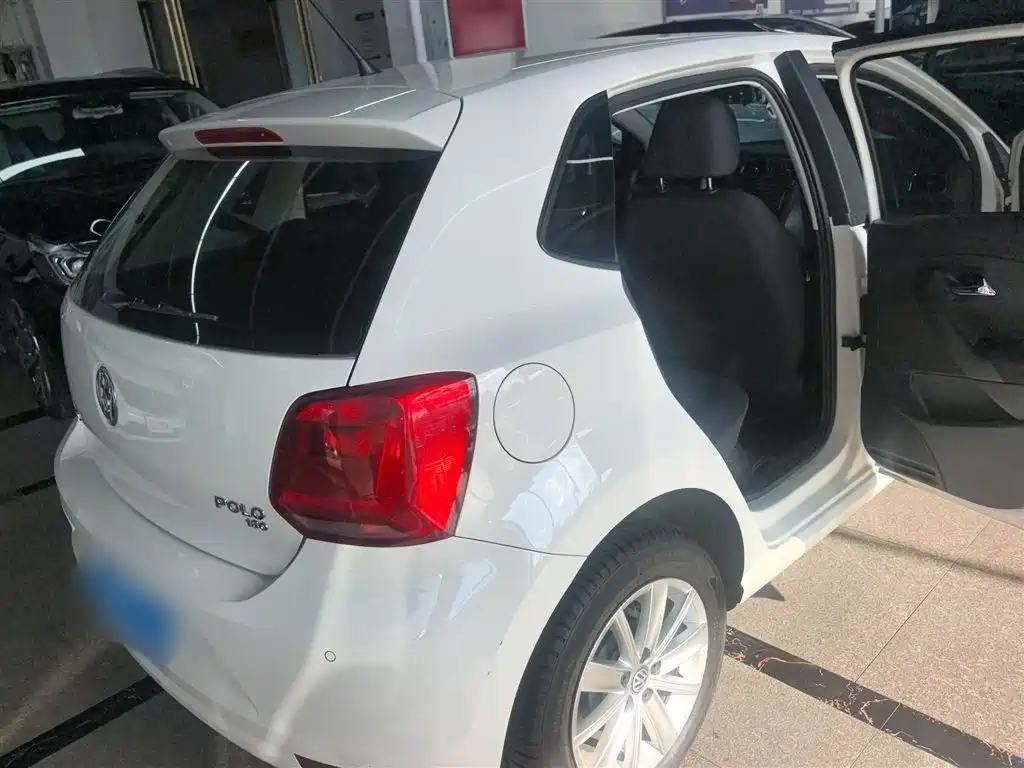 Volkswagen Polo 2014 1.6L Automatic Comfort Edition фото 7