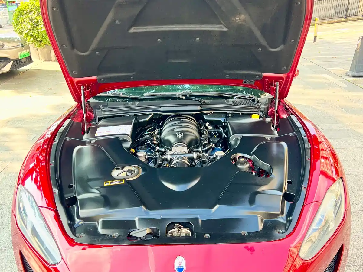Maserati GranTurismo 2015 2007 4.2L Standard