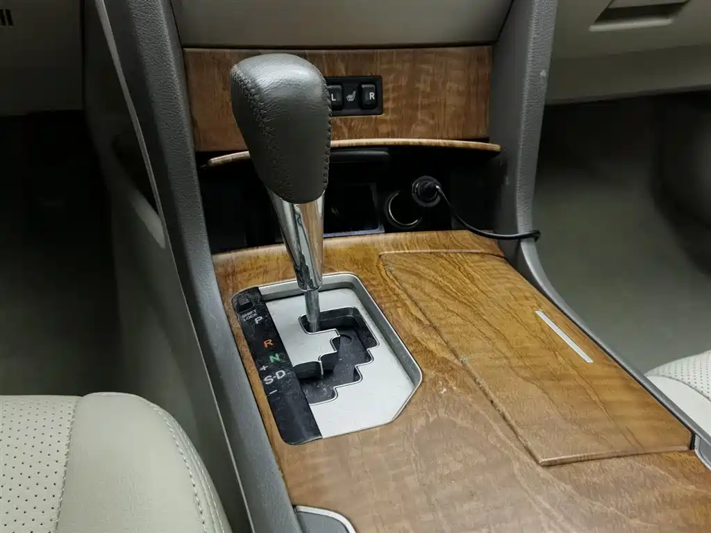 Toyota Camry 2011 240G Luxury Anniversary Edition фото 13