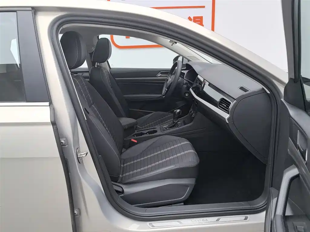 Volkswagen Lavida 2021 1.5L Automatic Vision Edition фото 23