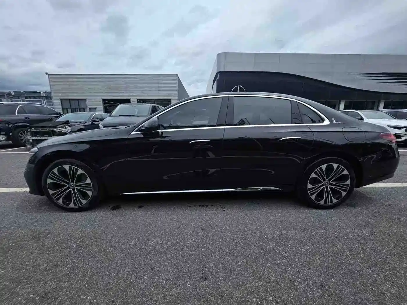 Mercedes-Benz E-Class New Energy 2024 2024 E 350 e L Plug-in Hybrid Sedan