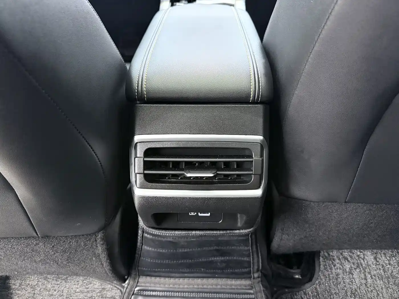 Geely Emgrand L HiP 2025 2024 Model Champion Edition 1.5TD-DHT Pro 100KM Surpassing Type