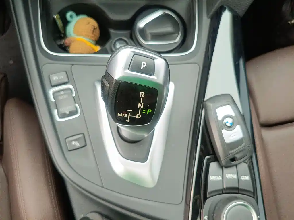 BMW 3 Series 2018 318Li фото 10