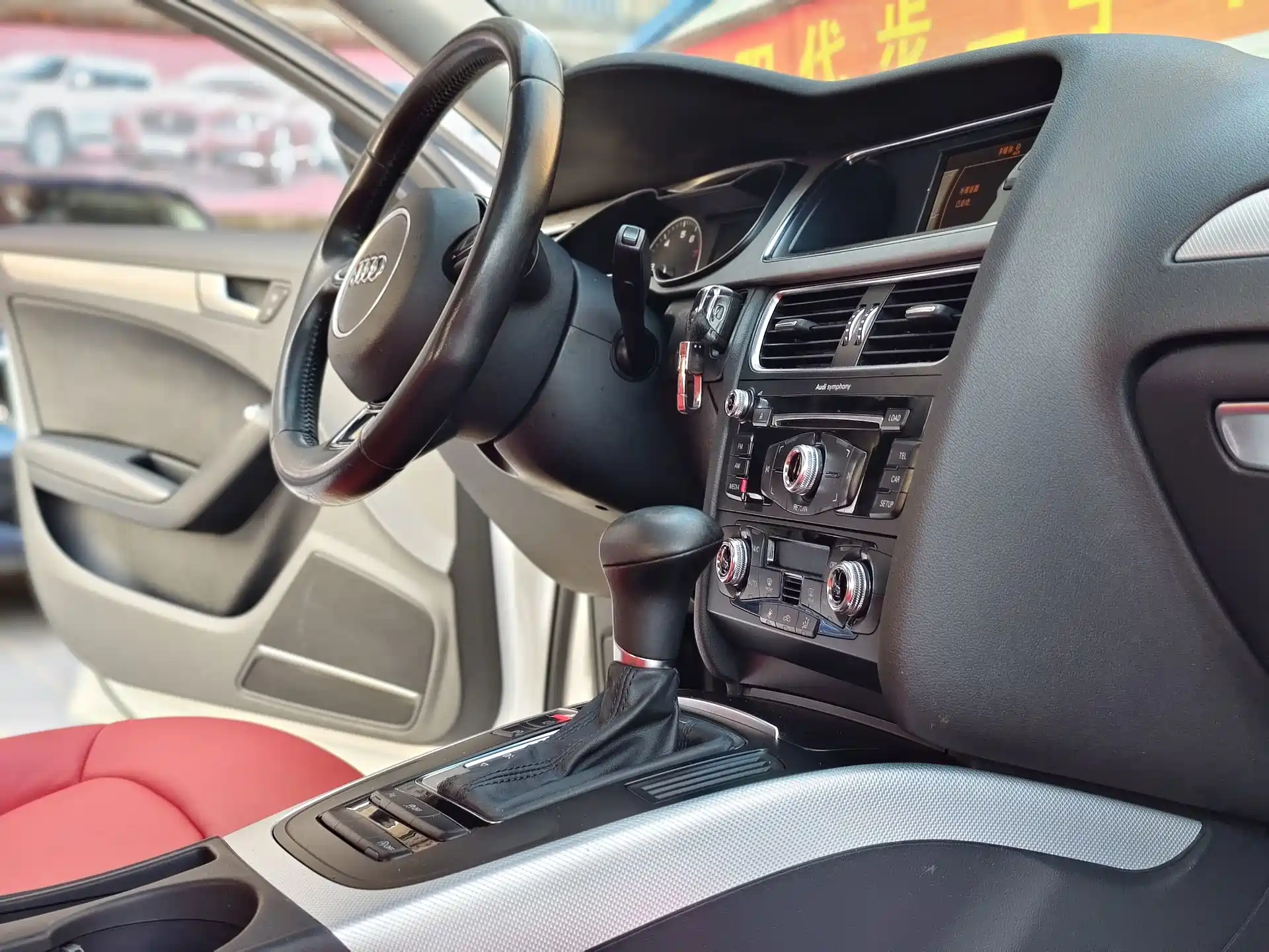 Фото 12 - Audi A4L