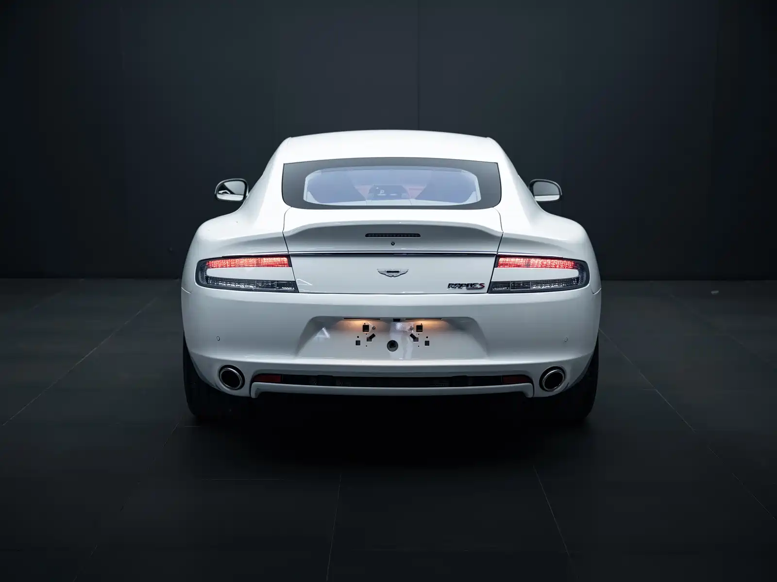 Фото 9 - Aston Martin Rapide