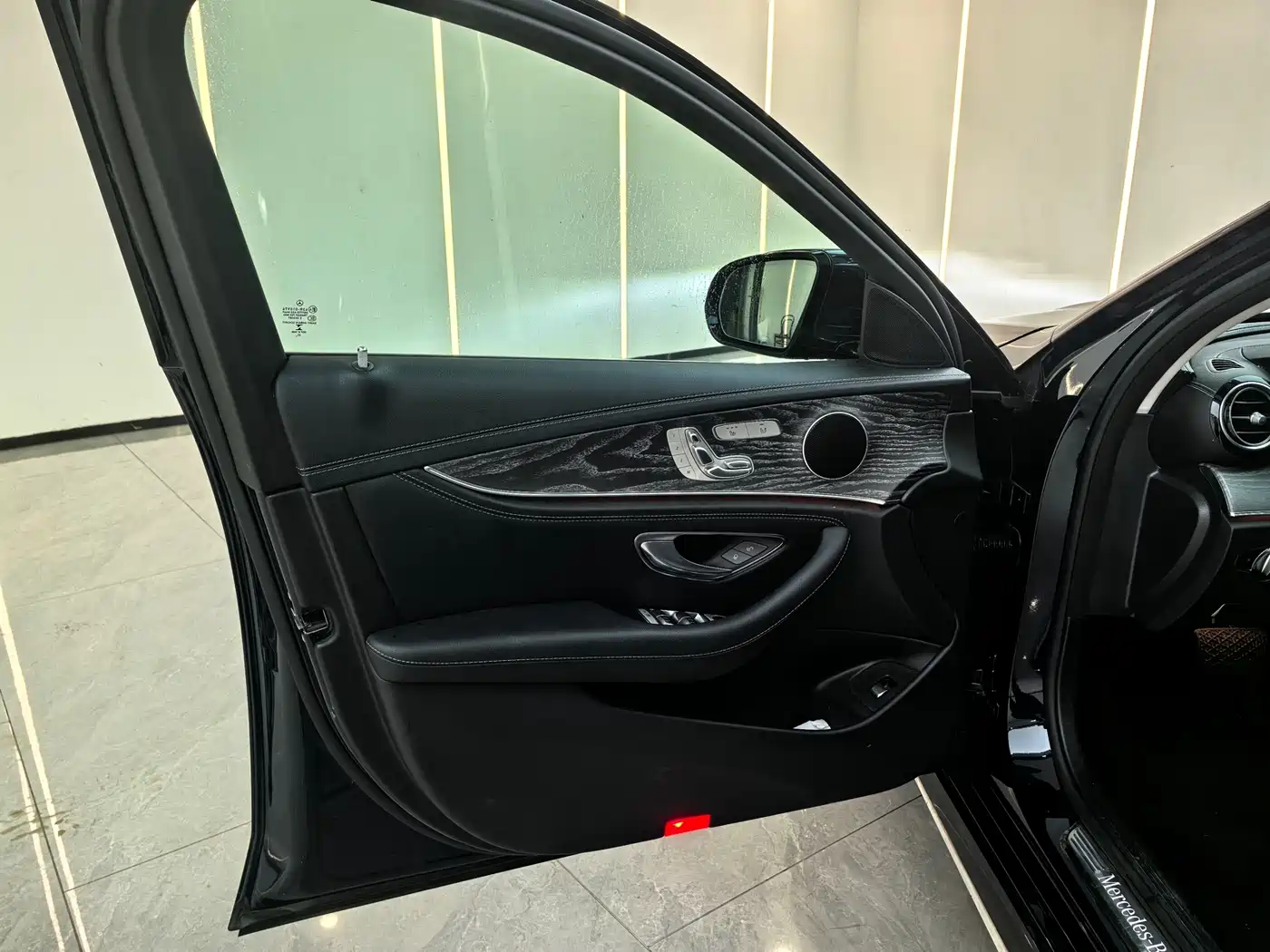 Mercedes-Benz E-Class 2023 E 300 L Sport Fashion фото 8