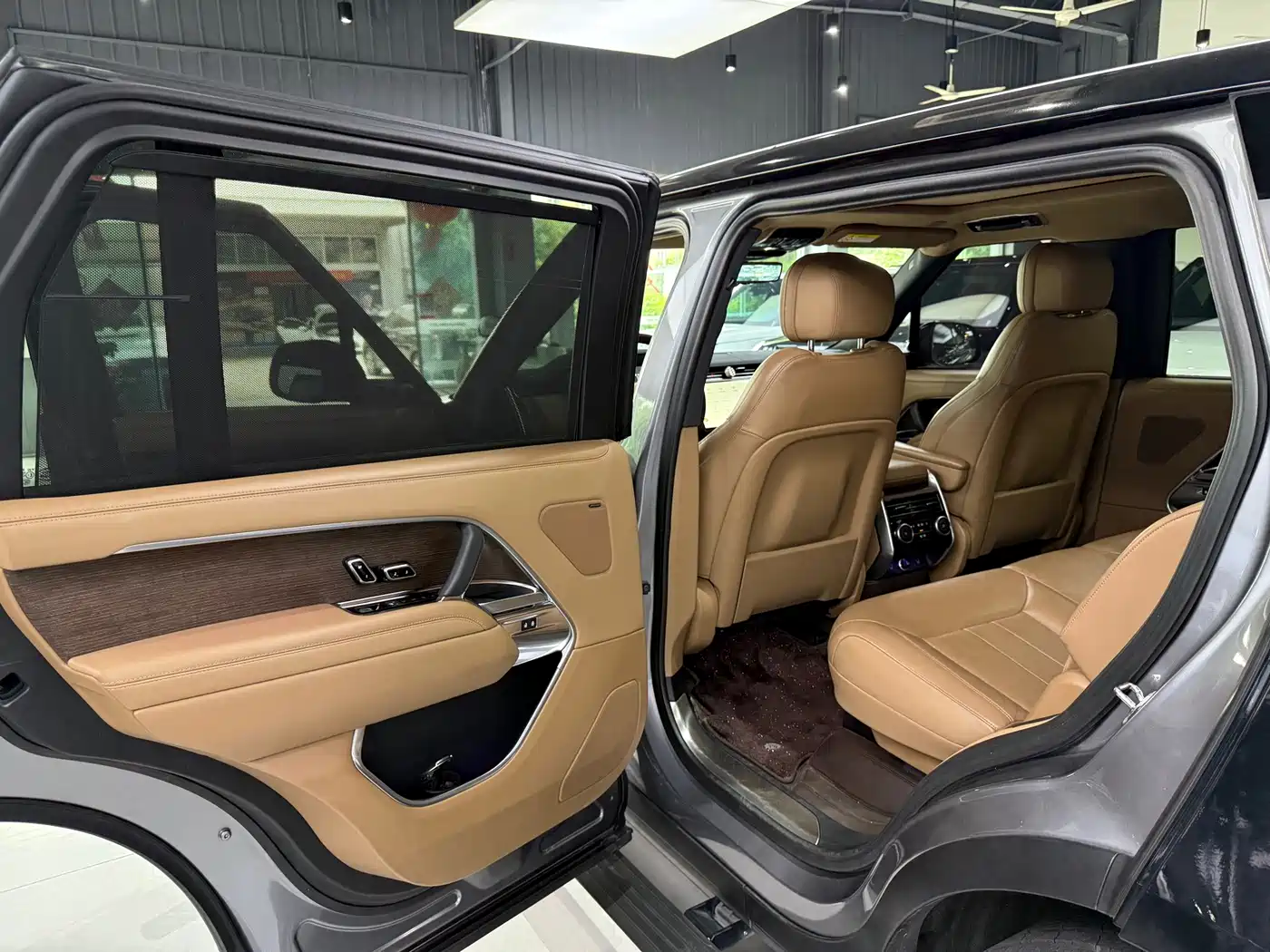 Land Rover Range Rover 2024 2024 3.0 L6 400PS Golden Age Extended 7-Seater