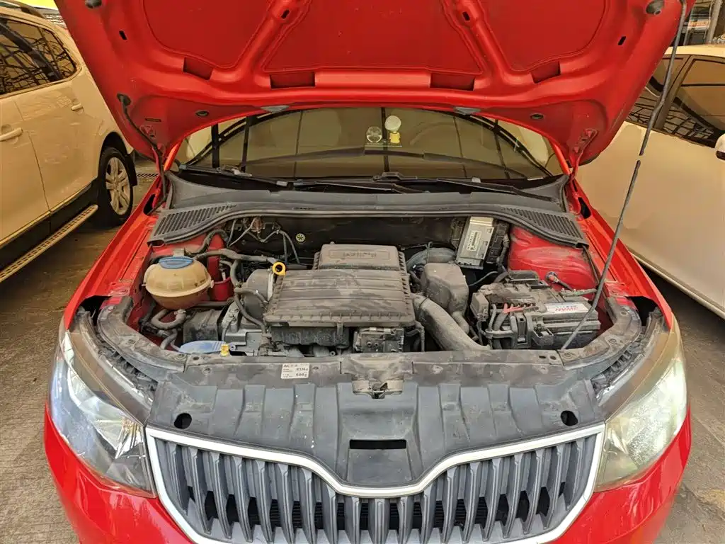 Škoda Fabia 2015 1.4L Automatic Advance Edition фото 13