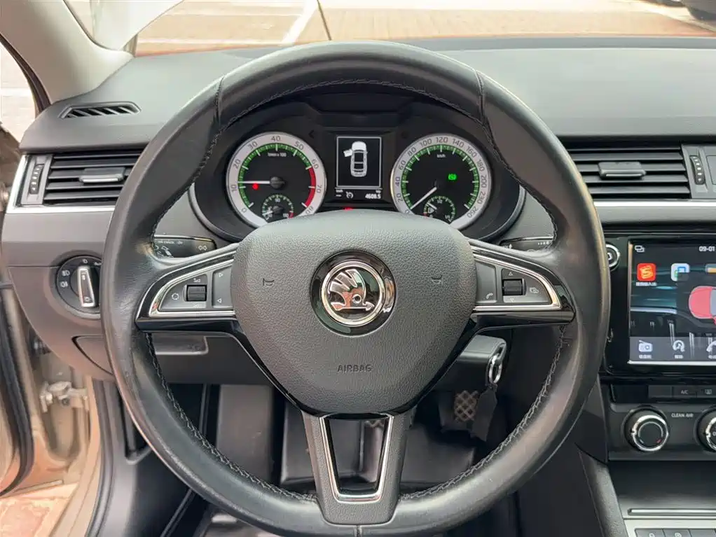 Škoda Octavia 2018 TSI280 DSG Luxury Edition фото 3