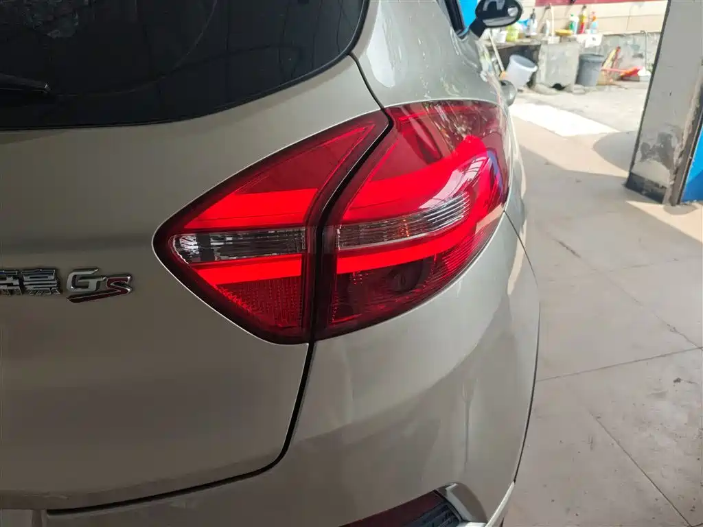 Photo 8 - Geely Emgrand GS