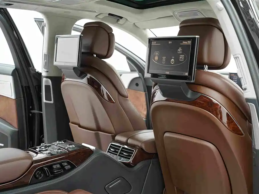 Фото 24 - Audi A8