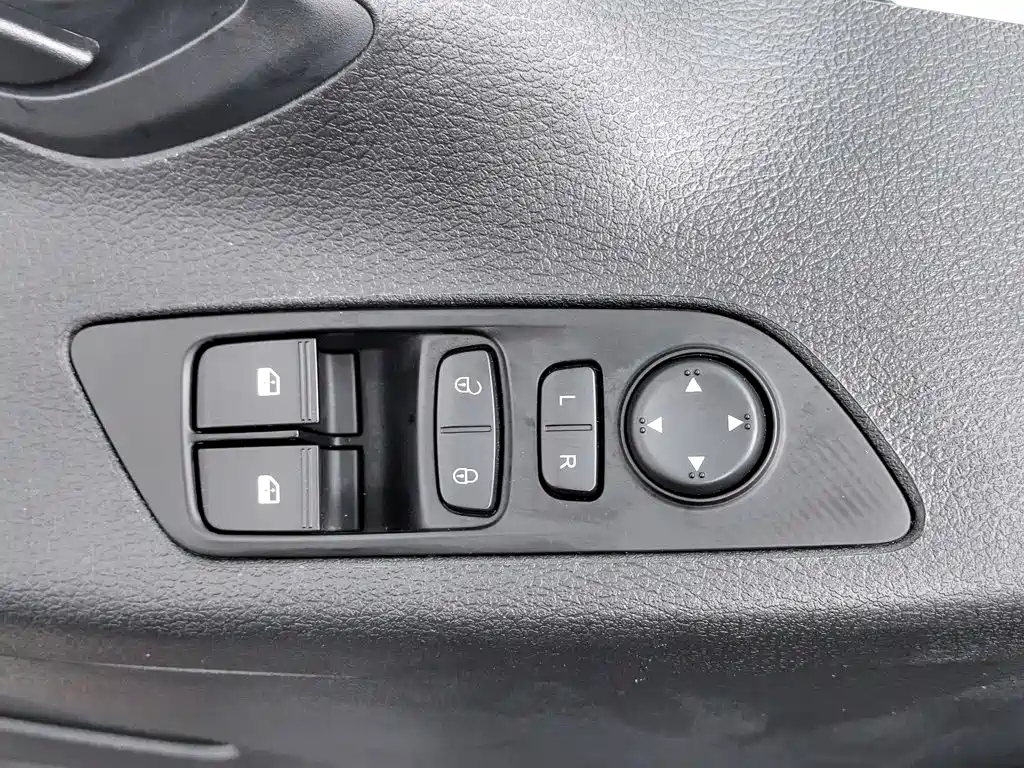 SAIC Maxus Maxus G10 2020 2021 2.0T Automatic Smart Edition Gasoline 7-Seater