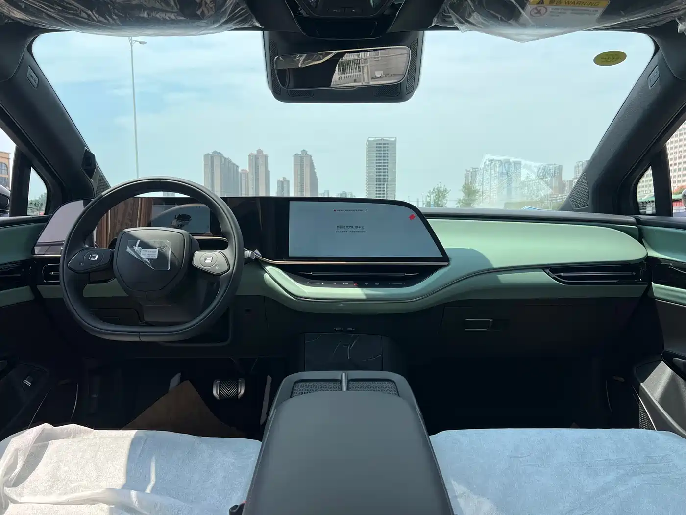 2026 Hongqi EH7