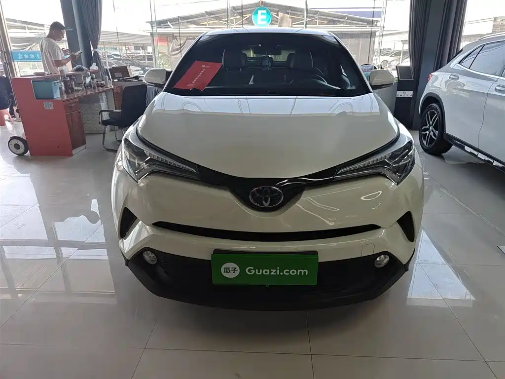 Toyota C-HR 2020 Model 2.0L Luxury фото 3