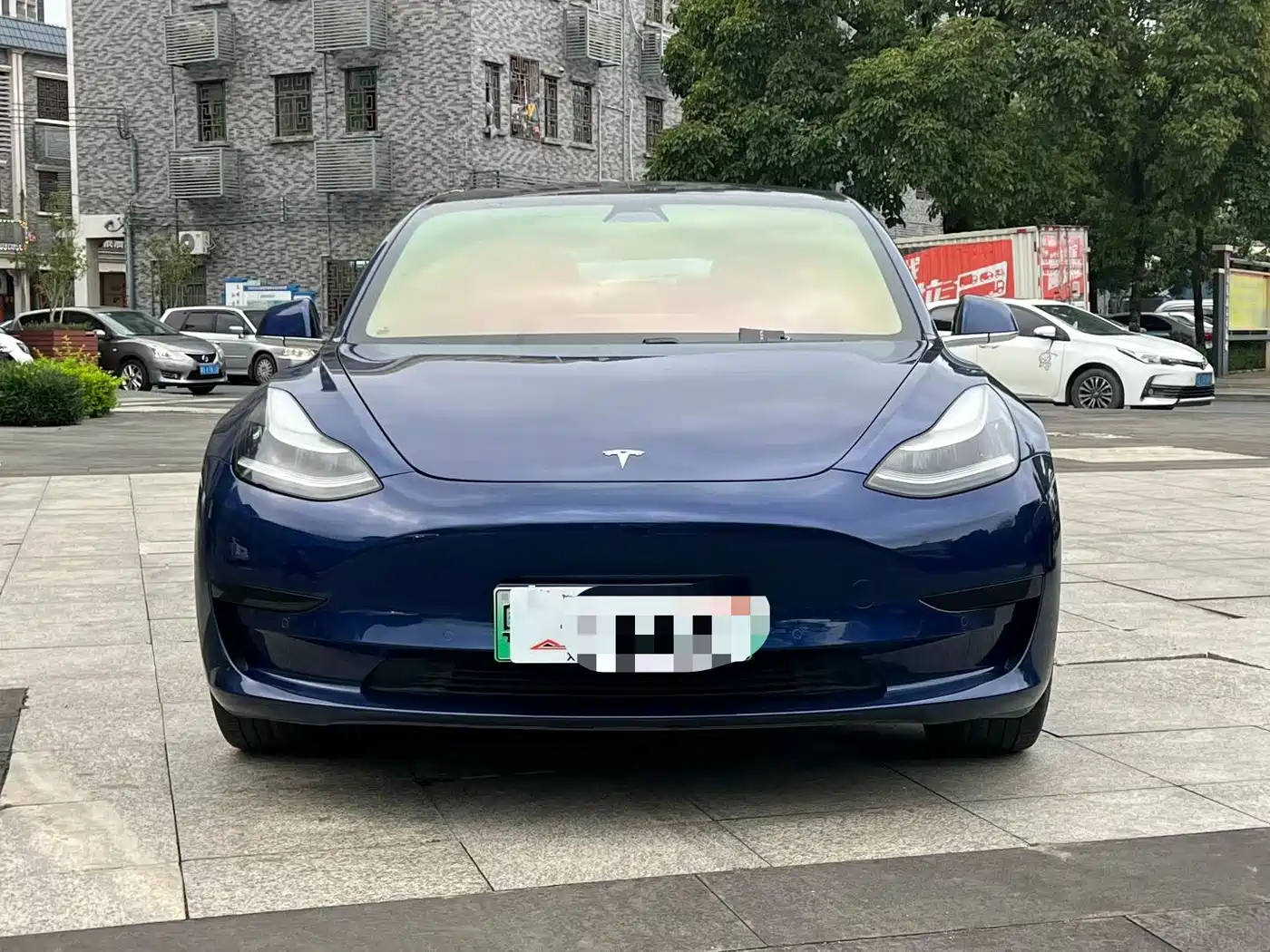 TESLA MODEL 3