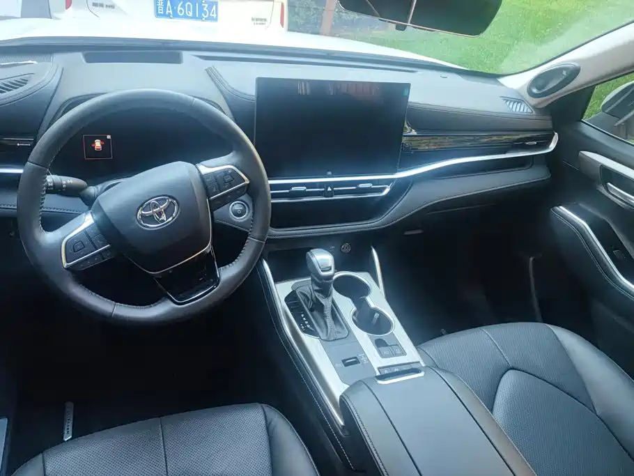 Photo 12 - Toyota Highlander