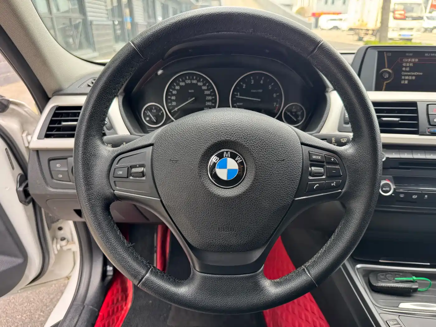 BMW 3 Series 2014 320i Fashion фото 8