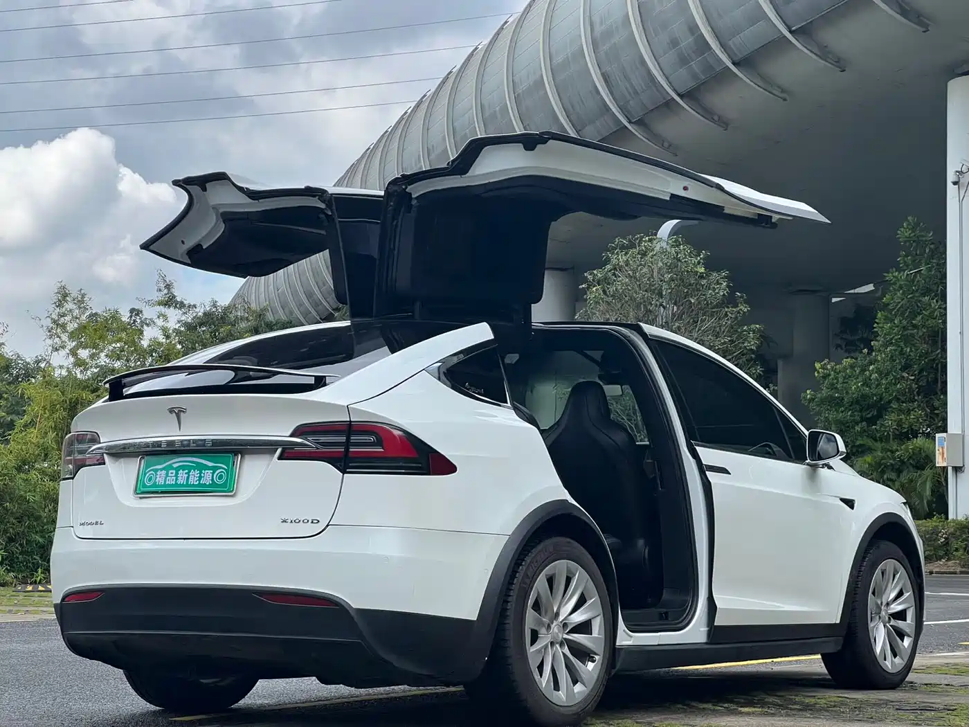 TESLA MODEL X