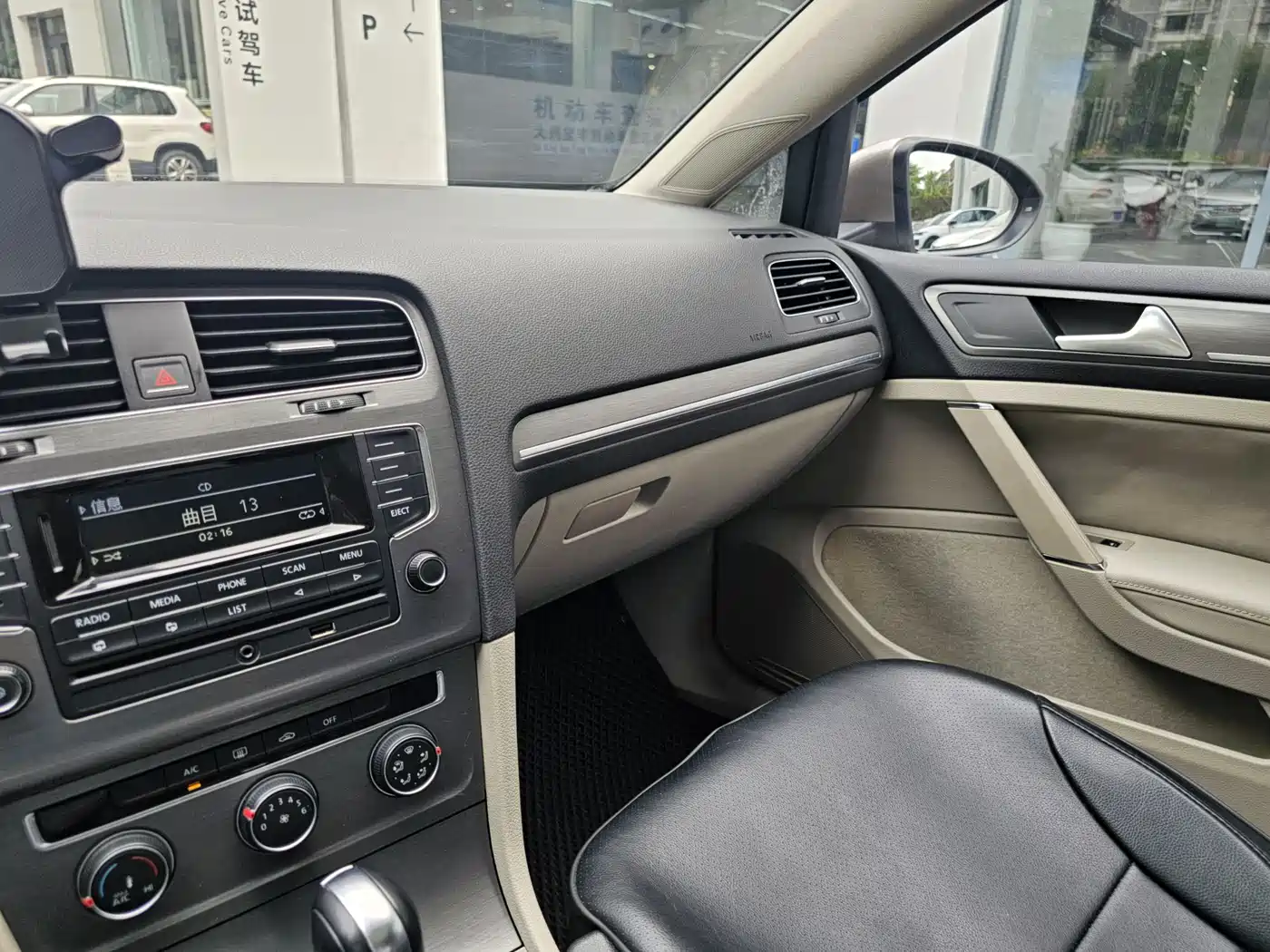 Volkswagen Golf 2015 1.6L Automatic Comfort фото 9