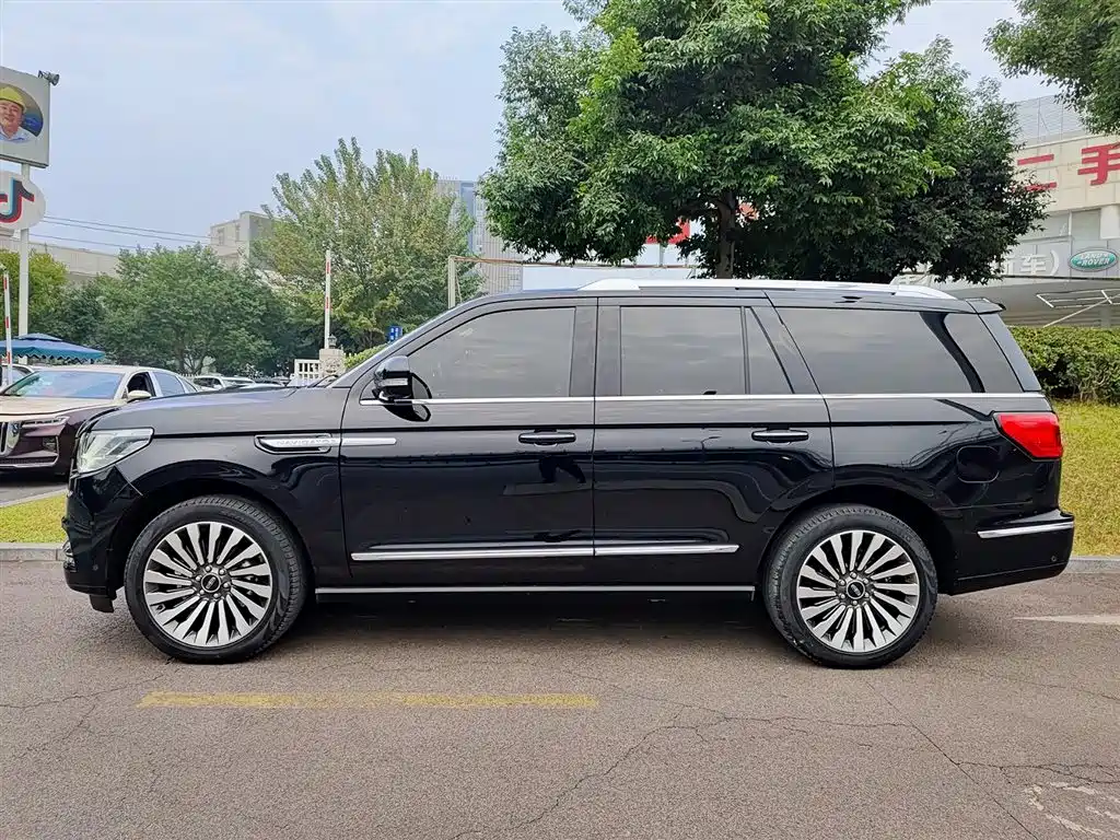 LINCOLN NAVIGATOR