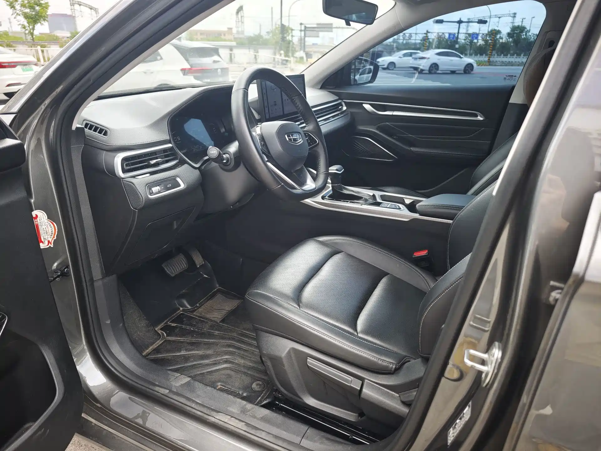 Фото 7 - Geely Emgrand