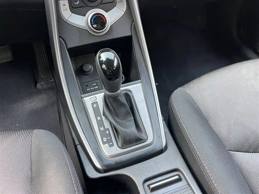 Hyundai Langdong 2016 1.6L Automatic Smart Edition фото 6