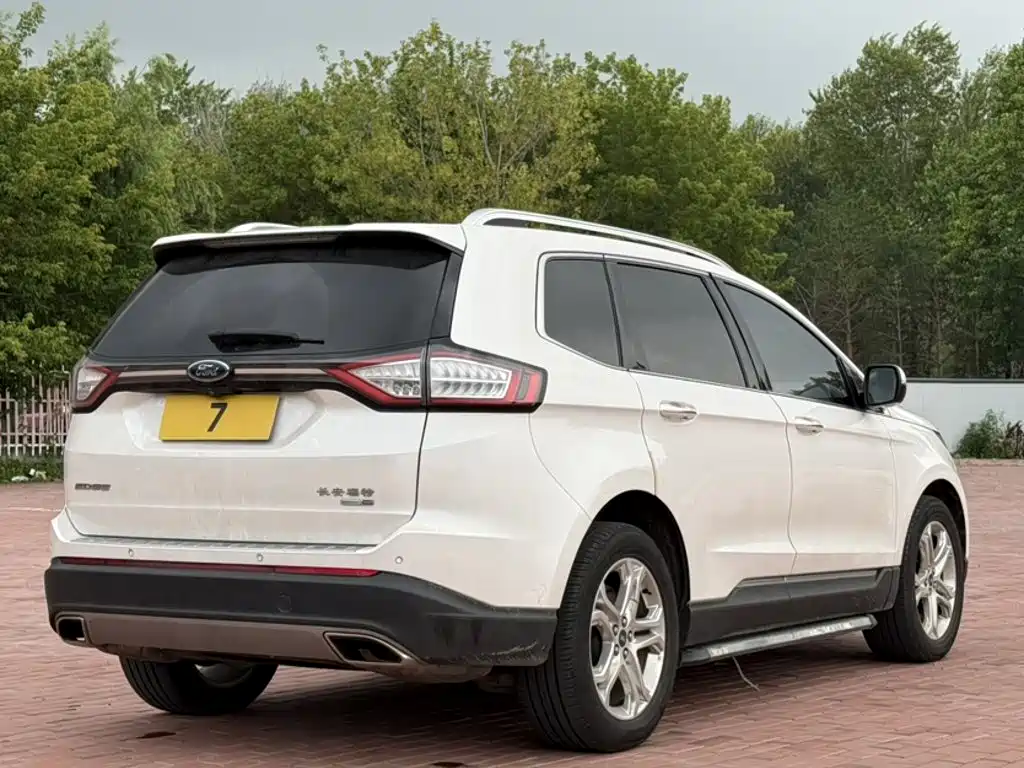 Фото 16 - Ford Edge