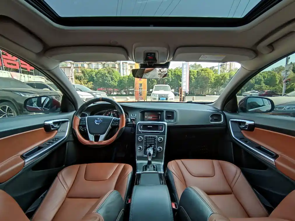 Фото 9 - Volvo V60