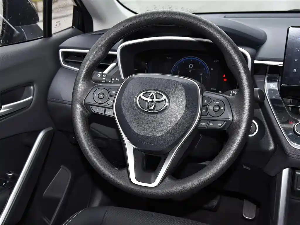Toyota Frontlander 2023 2.0L CVT Luxury Edition фото 21