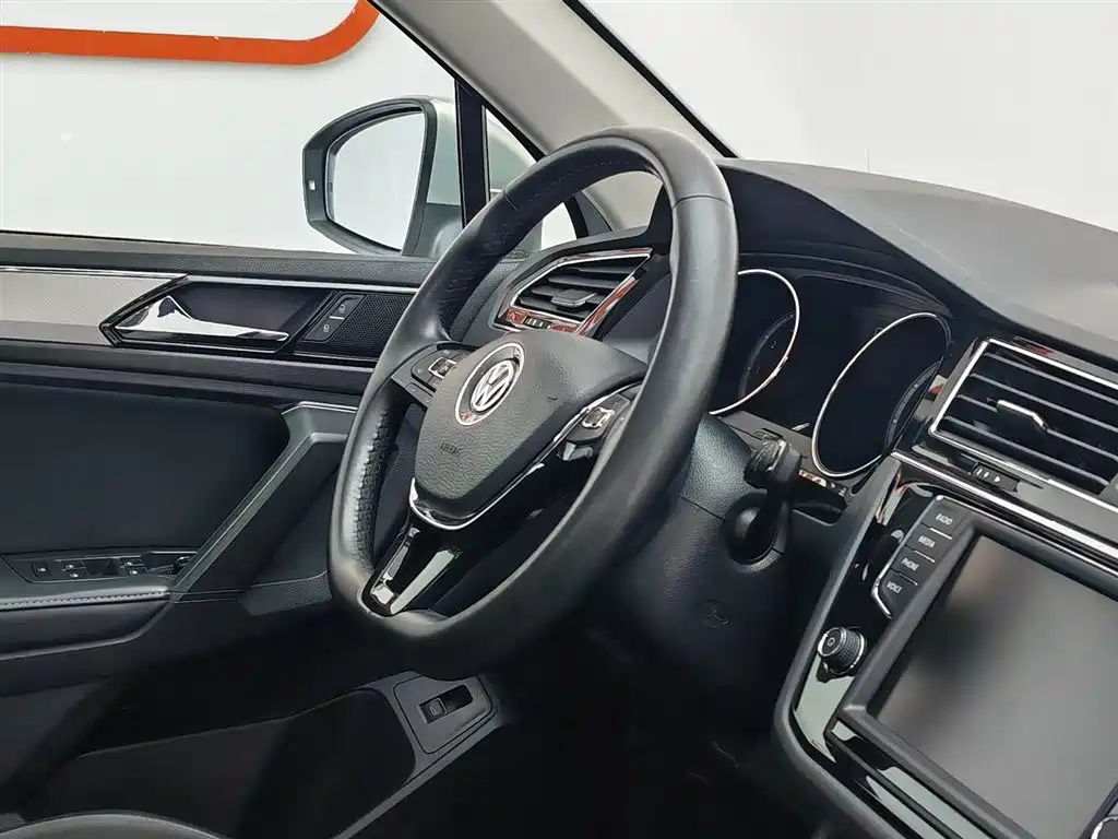 Volkswagen Tiguan L 2018 380TSI Automatic AWD Luxury Edition фото 22