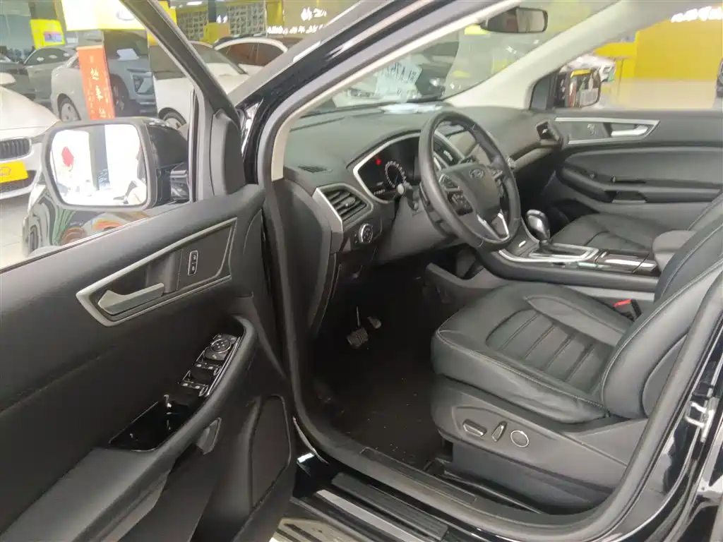 Фото 16 - Ford Edge