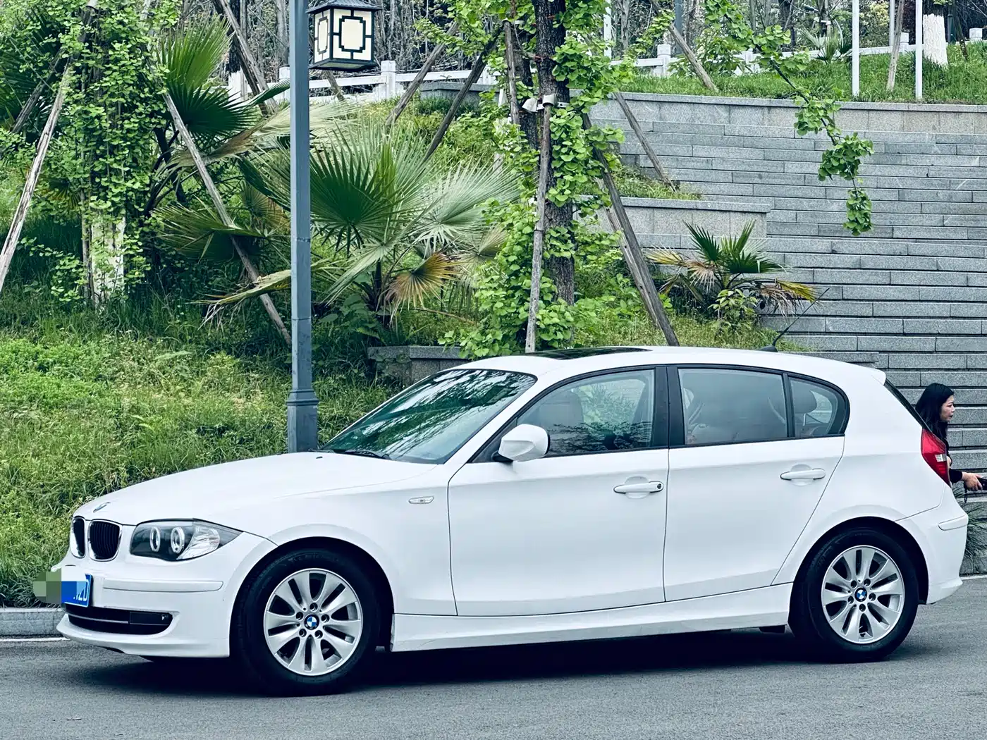 BMW 1 Series (Import) 2010 120i Chocolate Limited Edition фото 3