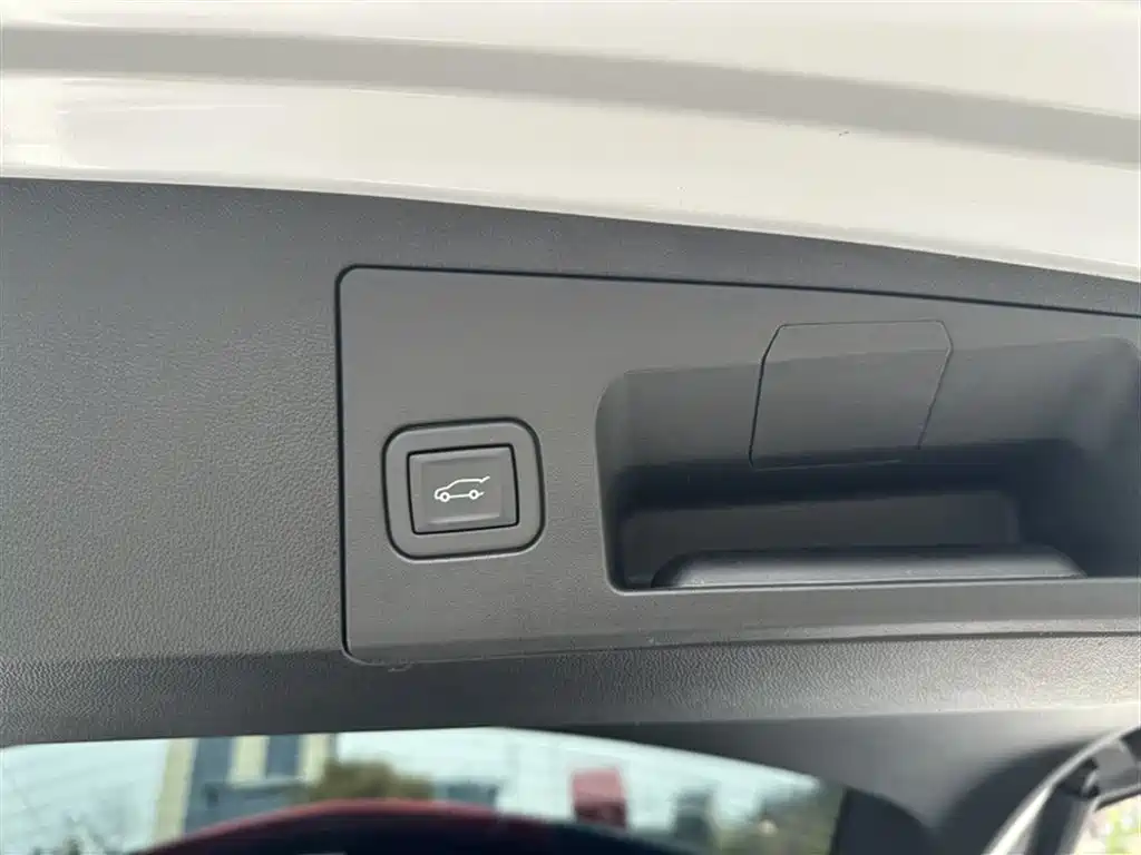 Cadillac XT5 2017 Anniversary Edition 28T 4WD Luxury фото 18