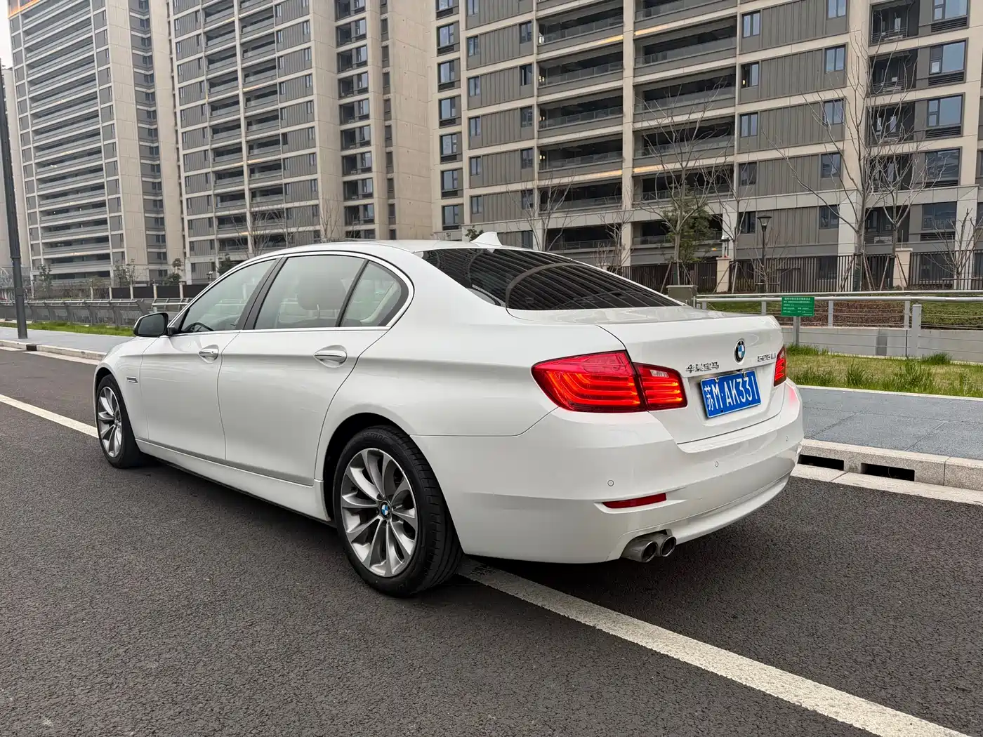 BMW 5 Series 2017 525Li Leading Edition фото 4