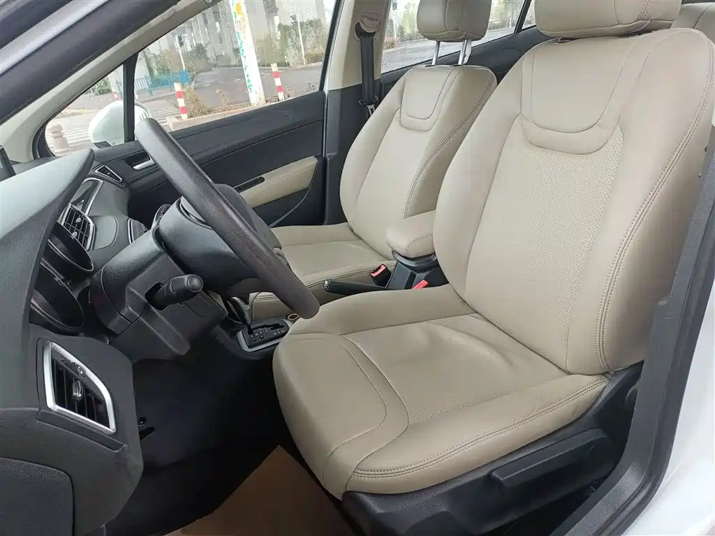 Peugeot 308 2014 Model Joy Edition Classic 1.6L Automatic Superior Style фото 15